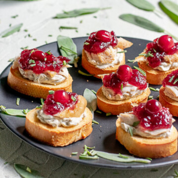 turkey crostini on plate.