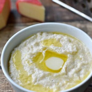 gouda grits in bowl.