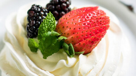 Mini Pavlova Desserts