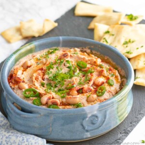 blackeye-pea-hummus with chips.