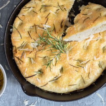 skillet focaccia bread is fragrant and delicious. It's perfect for a first-time bread baker.