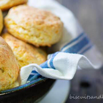 Mexican style biscuits in basket with white cloth
