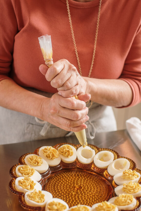 filling deviled eggs