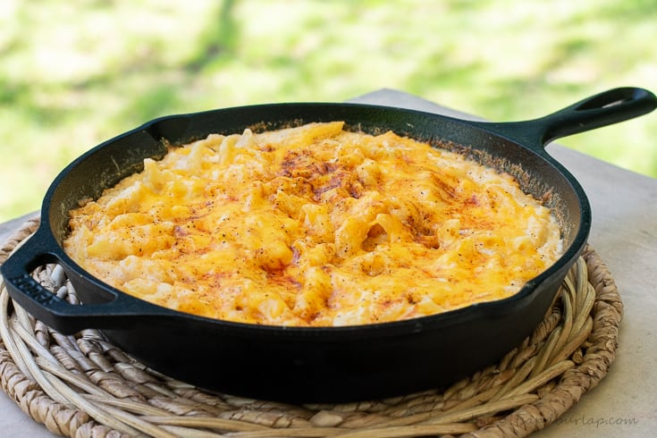 iron skillet of smoked mac and cheese