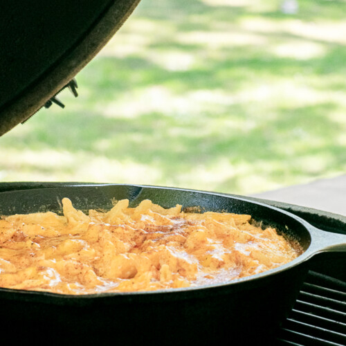 smoked mac and cheese in skillet.