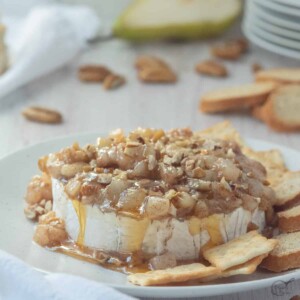 baked camembert topped with honey, pears & pecans