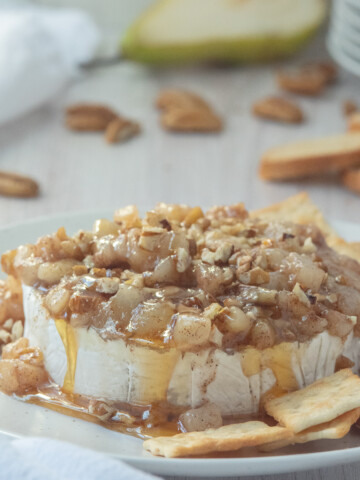 baked camembert topped with honey, pears & pecans