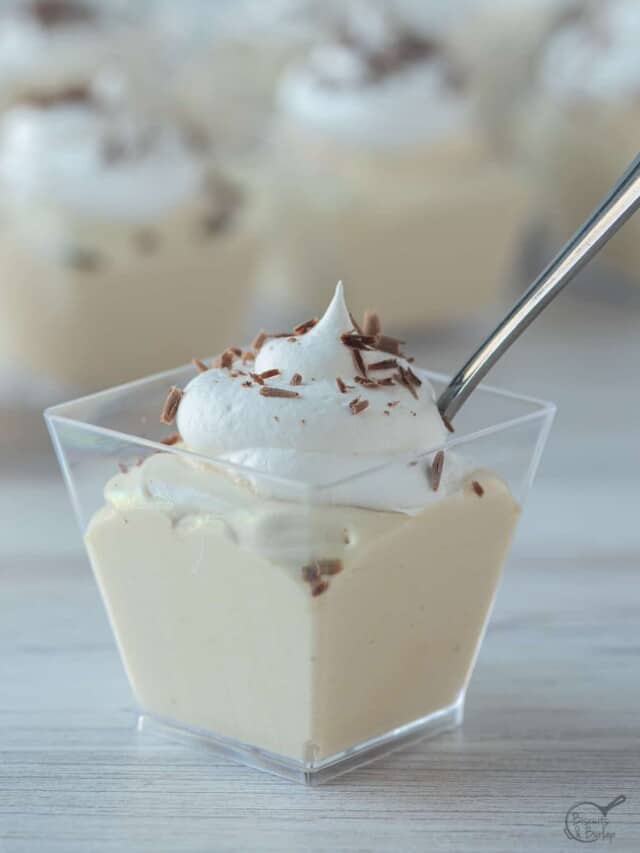 Boozy Mudslide Pudding Shots with Baileys and Kahlua Biscuits & Burlap