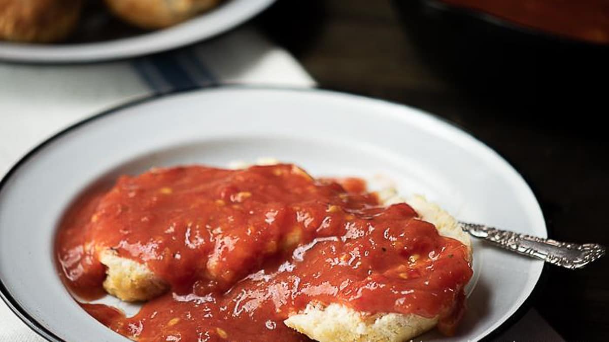 Easy Tomato Gravy Biscuits & Burlap
