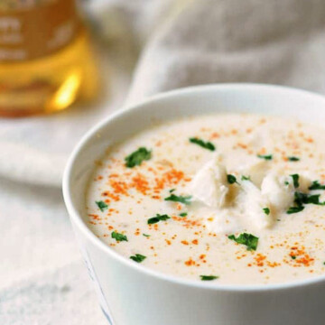 close up bowl of she crab soup.