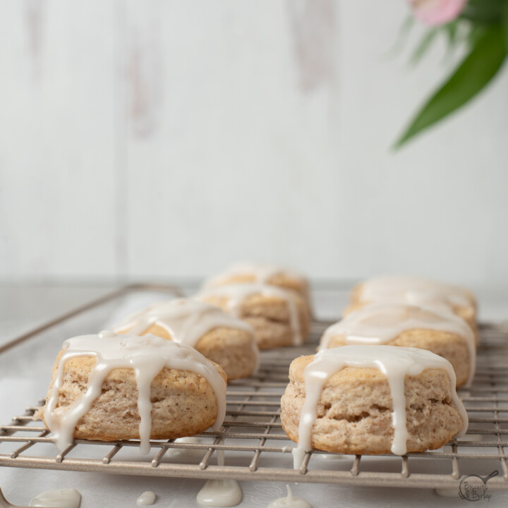 Easy Cinnamon Biscuits (with only 4 ingredients)