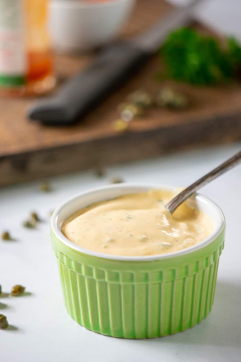 remoulade in round green bowl