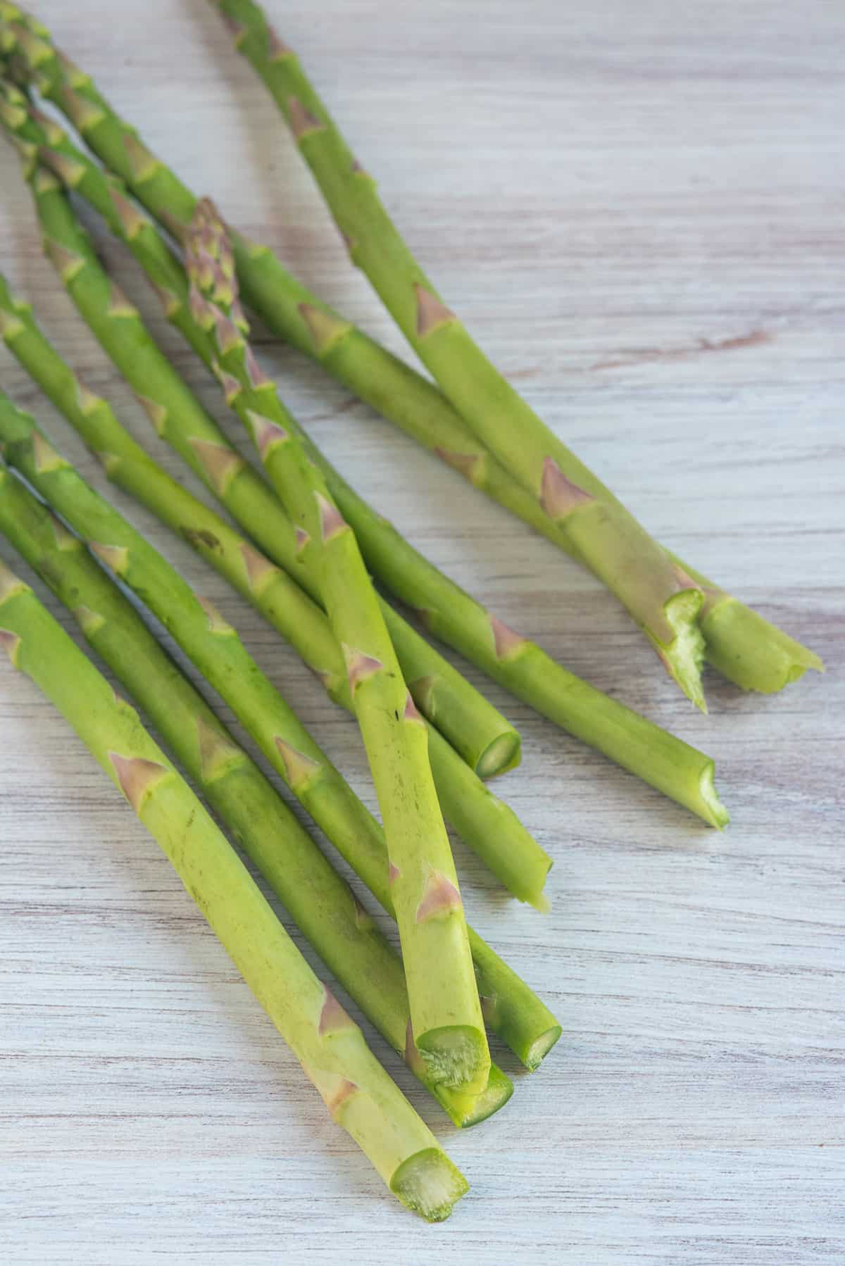 asparagus spears with the ends snapped off.