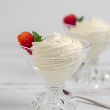vanilla mousse with berries.