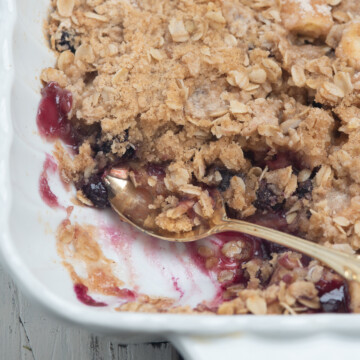 apple berry crisp with spoon.