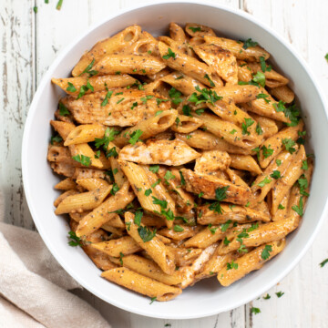 white bowl of spicy chicken pasta