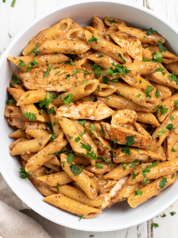 white bowl of spicy chicken pasta