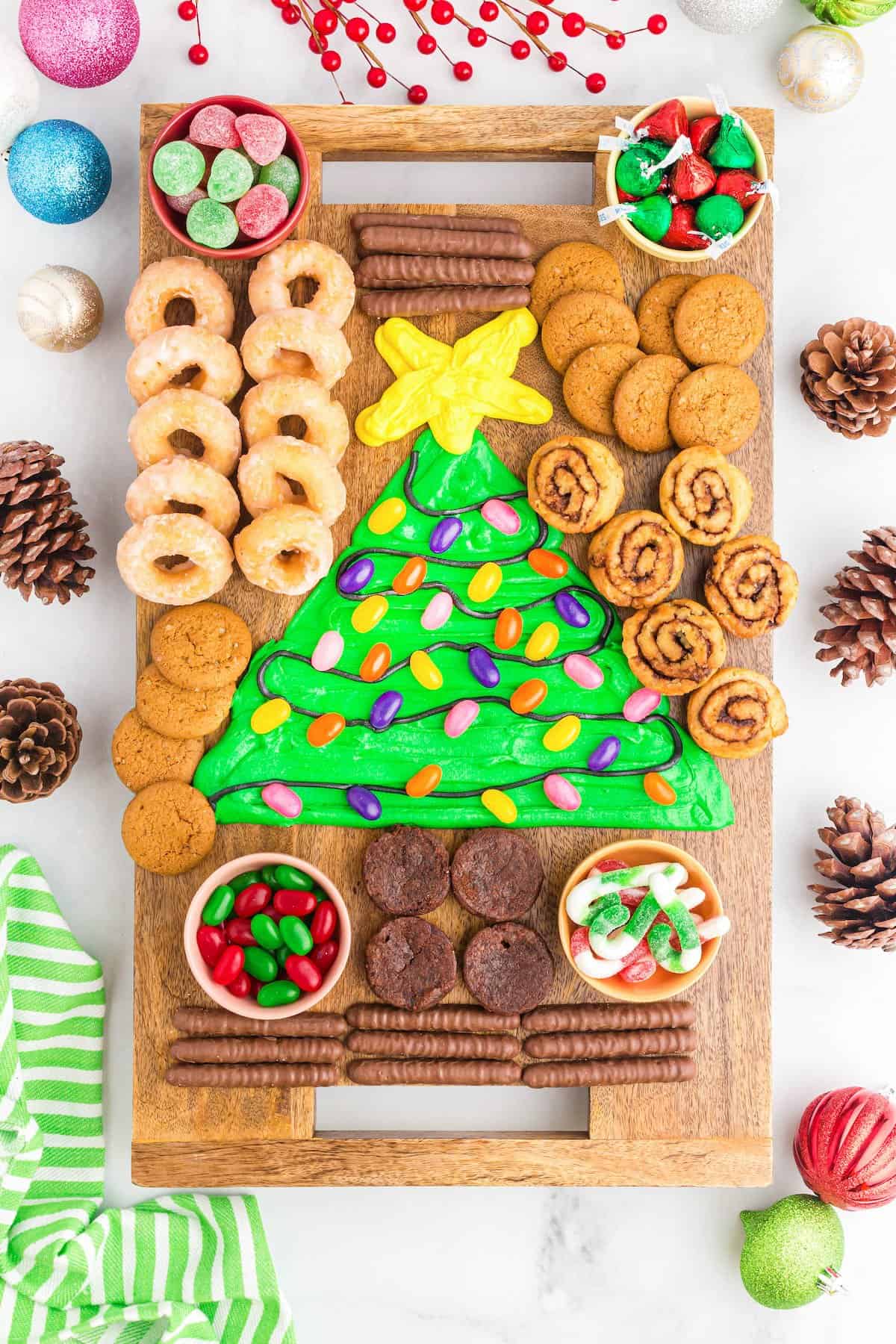 christmas tree dessert charcuterie platter.